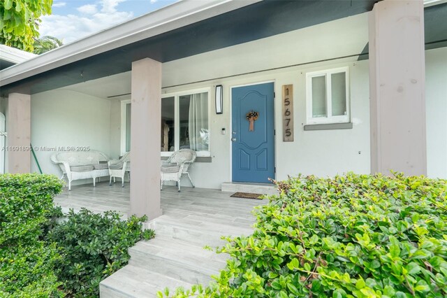 doorway to property with covered porch