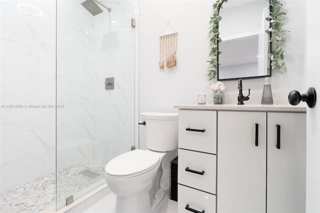 bathroom featuring tiled shower, vanity, and toilet