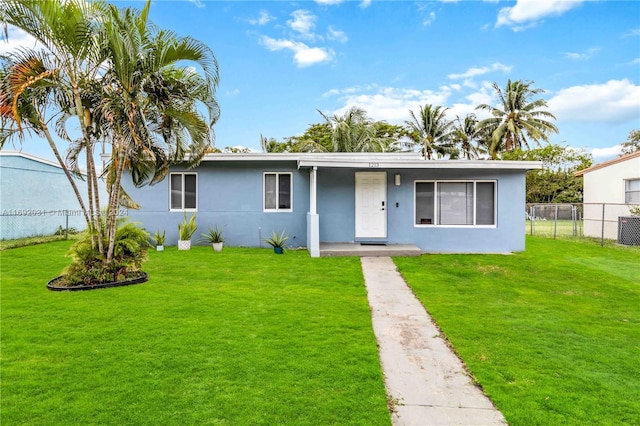 view of front of property with a front yard