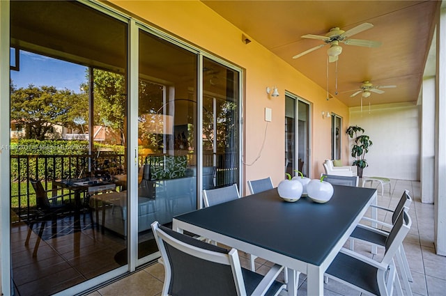 sunroom / solarium with ceiling fan