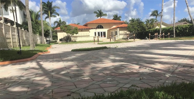 view of property's community featuring a patio