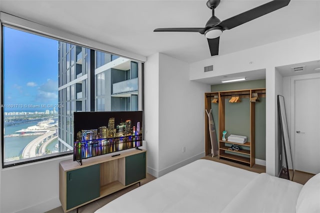 bedroom featuring a closet and ceiling fan