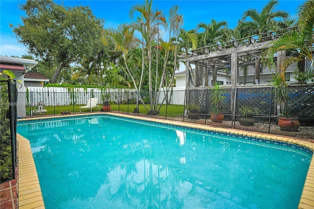 view of swimming pool