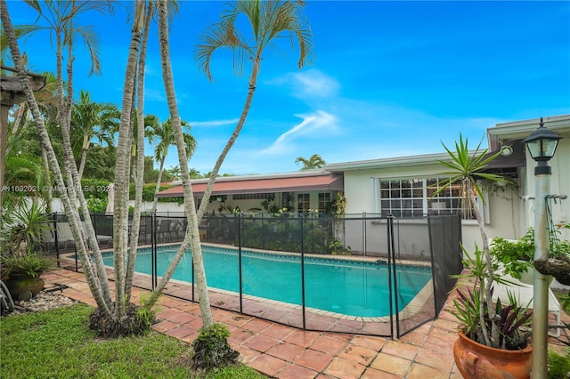 view of pool featuring a jacuzzi