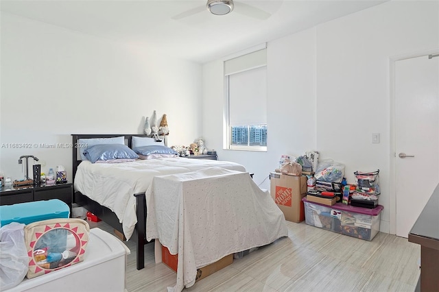 bedroom featuring ceiling fan