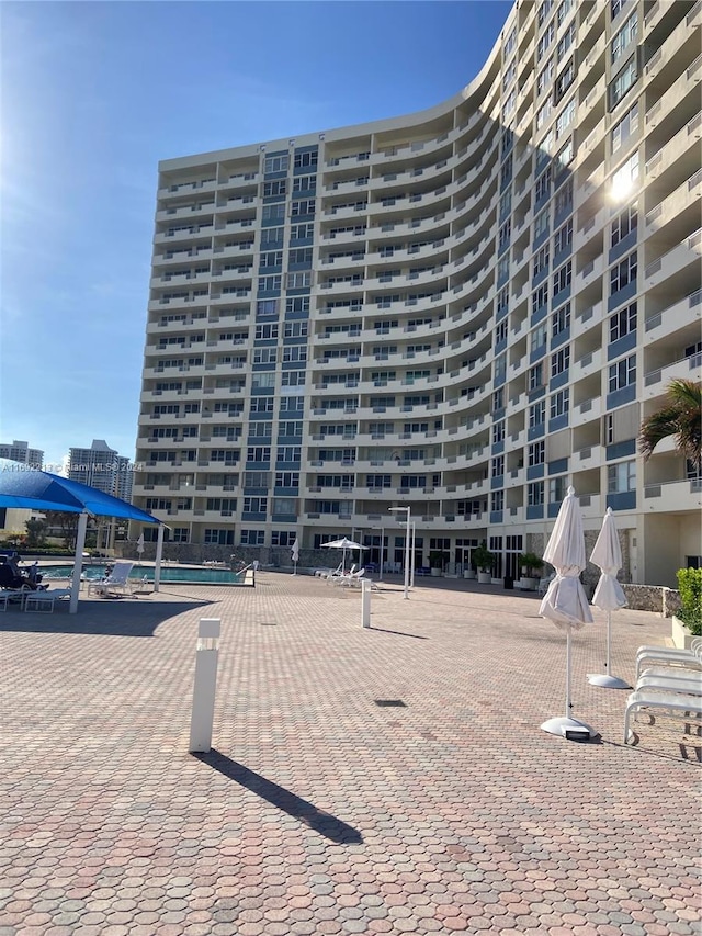 Listing photo 2 for 3180 S Ocean Dr Unit 1203, Hallandale Beach FL 33009