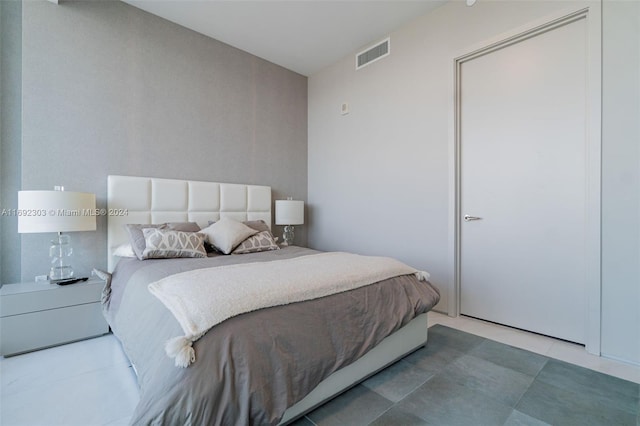 bedroom featuring a closet