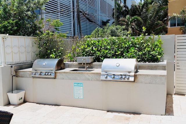 209 N Fort Lauderdale Beach Blvd Unit 7D, Fort Lauderdale, FL 33304 - view of patio / terrace featuring a grill, area for grilling, a sink, and fence