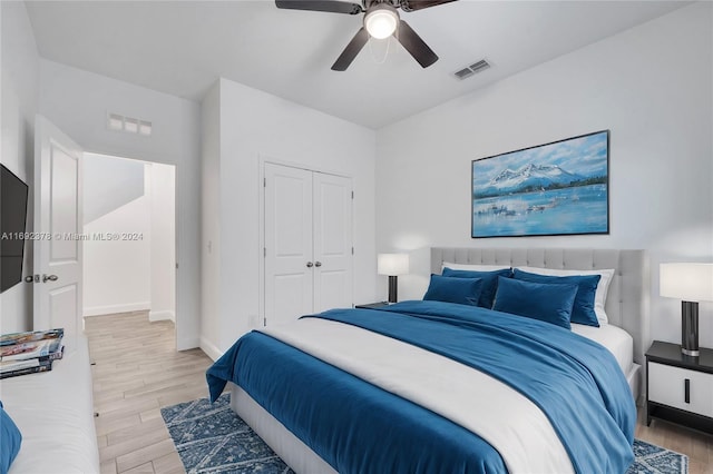 bedroom featuring a closet, light wood-type flooring, and ceiling fan