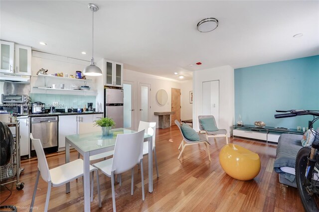 420 15th St Unit 107, Miami Beach, FL 33139 - dining area with light wood-style floors and recessed lighting