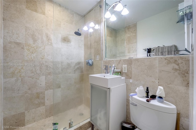 bathroom with toilet, tiled shower, tile walls, and tasteful backsplash