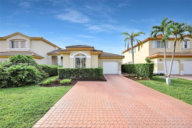 view of front of home featuring a front lawn