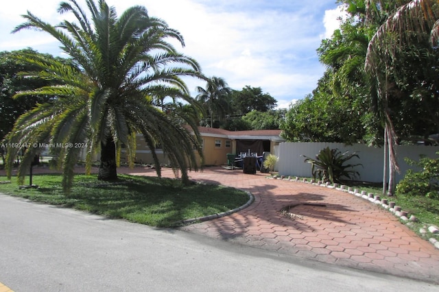 view of front facade