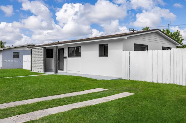 view of front of house with a front lawn