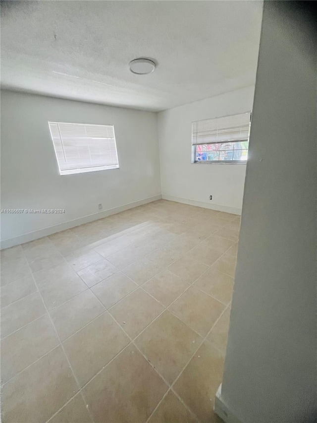 spare room featuring light tile patterned floors