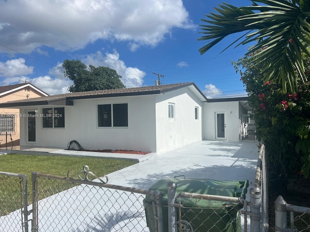 rear view of house featuring a lawn