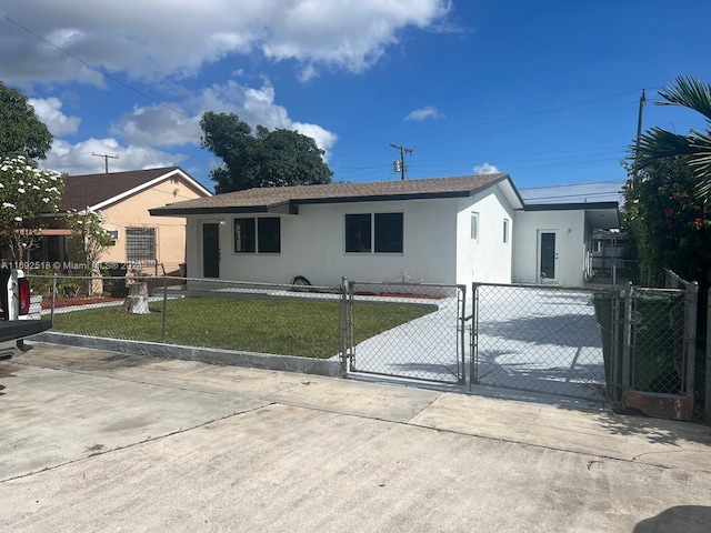 single story home featuring a front lawn