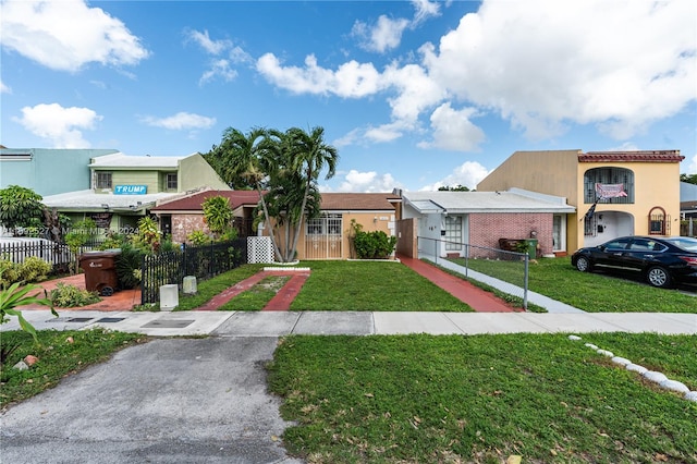 view of front facade with a front yard