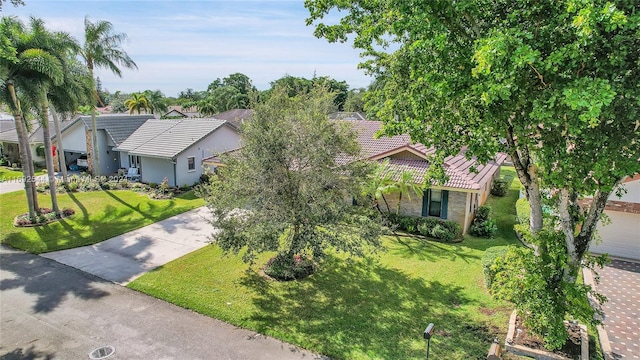 view of front of home featuring a front yard