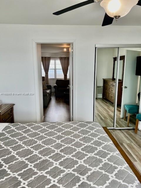 unfurnished bedroom featuring dark hardwood / wood-style flooring, a closet, and ceiling fan