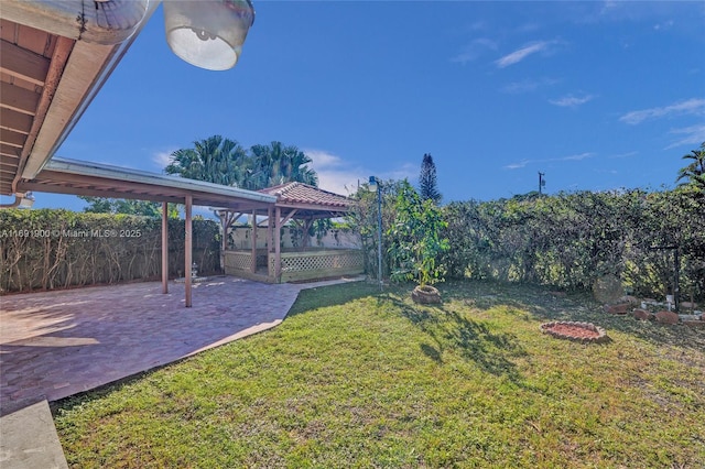 view of yard with a patio area