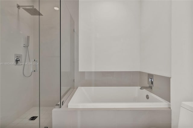 45 SW 9th St Unit 4306, Miami, FL 33130 - full bathroom featuring a stall shower, a garden tub, and toilet