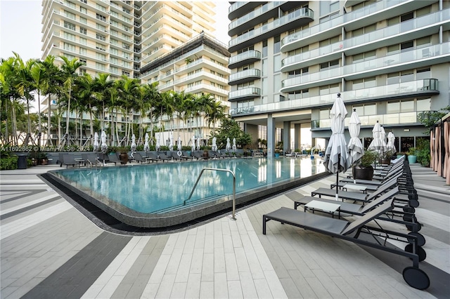 121 NE 34th St Unit Ph3217, Miami, FL 33137 - view of community pool