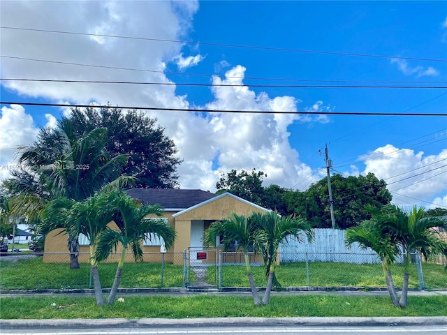 view of front of home with a front lawn