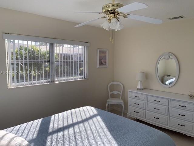 bedroom with ceiling fan