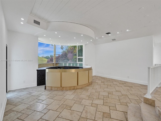 kitchen featuring a center island