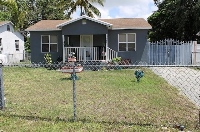 view of front facade with a front yard