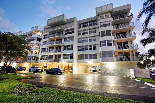 16570 NE 26th Ave Unit 2A, North Miami Beach, FL 33160 - view of apartment building / complex