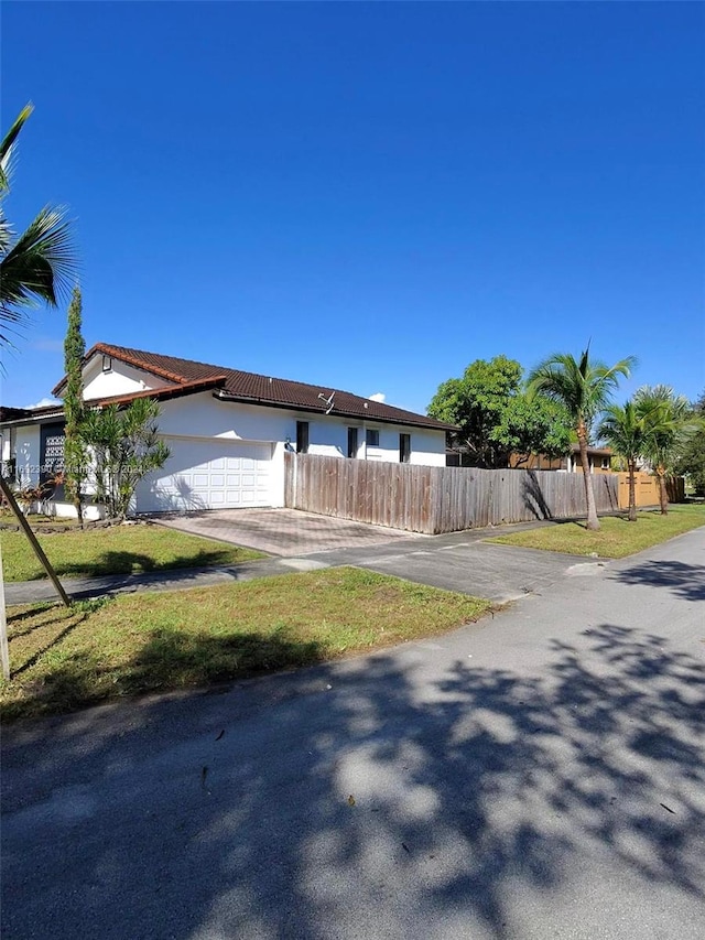 view of front facade with a garage and a front lawn