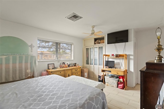 bedroom featuring ceiling fan and a closet