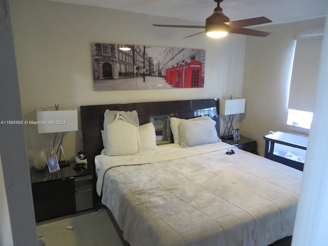 bedroom featuring ceiling fan