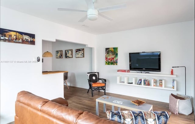 living room featuring hardwood / wood-style flooring and ceiling fan