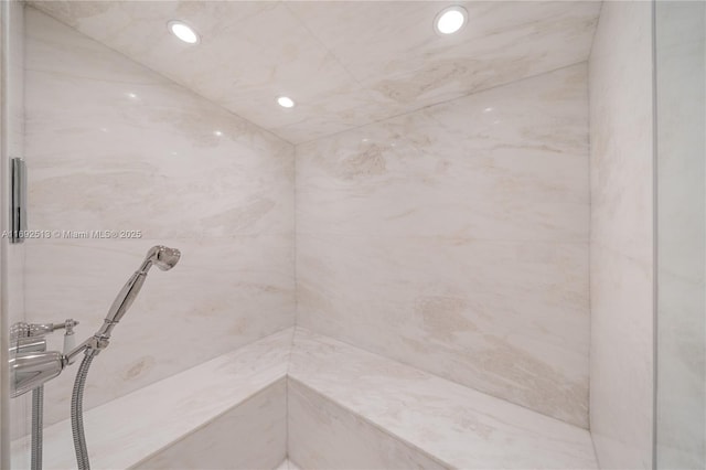 bathroom featuring tiled shower