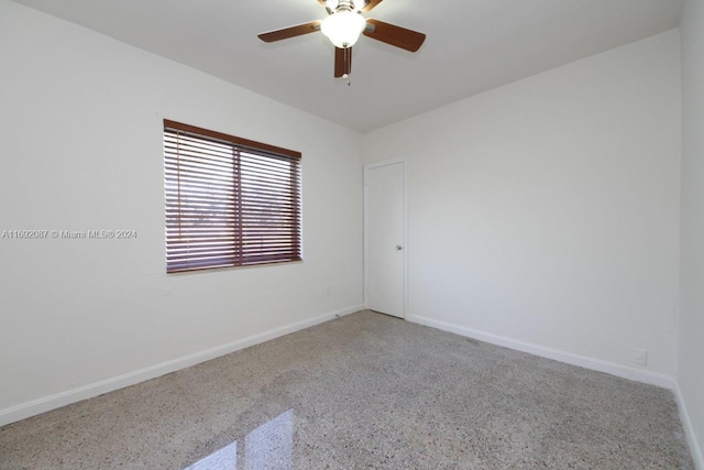 empty room with ceiling fan