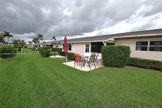 2688 E Dudley Dr Unit H, West Palm Beach, FL 33415 - view of green lawn featuring a patio area