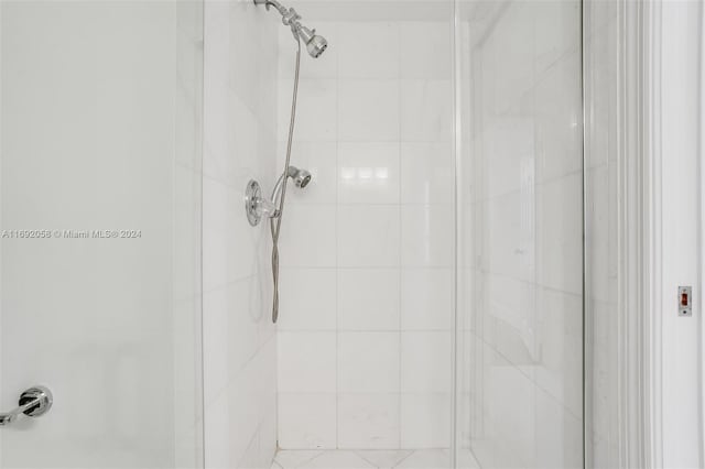 interior details featuring a tile shower