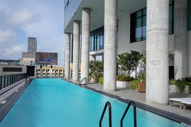 398 NE 5th St Unit 1617, Miami, FL 33132 - community pool with a patio