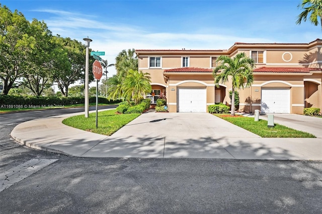 view of front of property featuring a garage