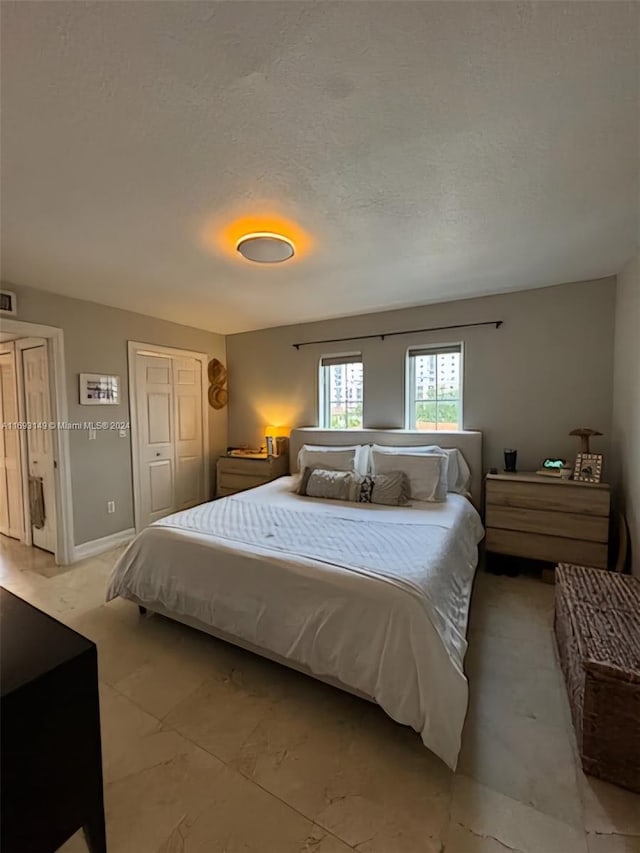 bedroom featuring a textured ceiling and a closet