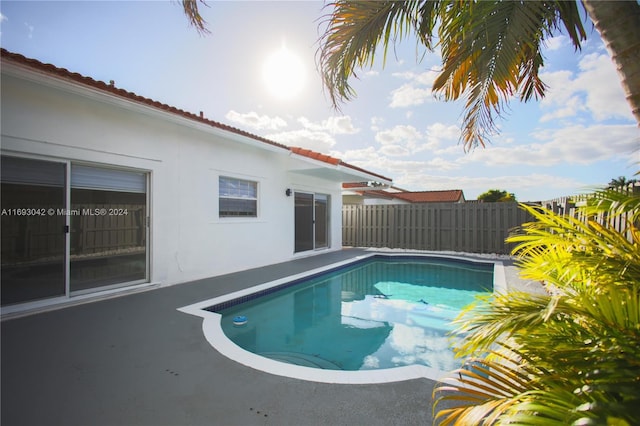 view of swimming pool