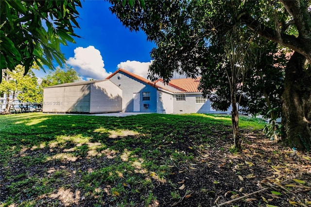 back of house featuring a yard