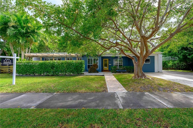 ranch-style home featuring a front yard