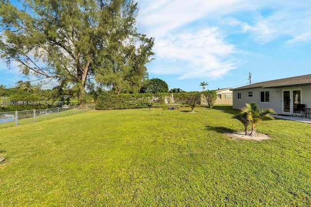 view of yard featuring a water view