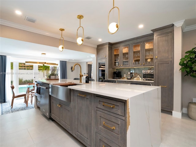 kitchen featuring dishwasher, decorative light fixtures, and a spacious island