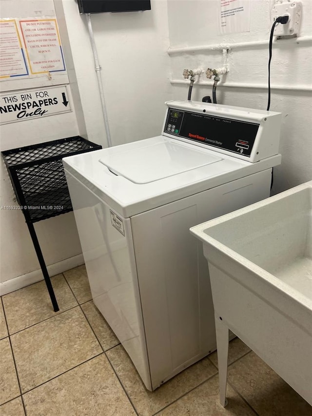 1833 S Ocean Dr Unit 1702, Hallandale Beach, FL 33009 - shared laundry with washer / dryer and light tile patterned flooring