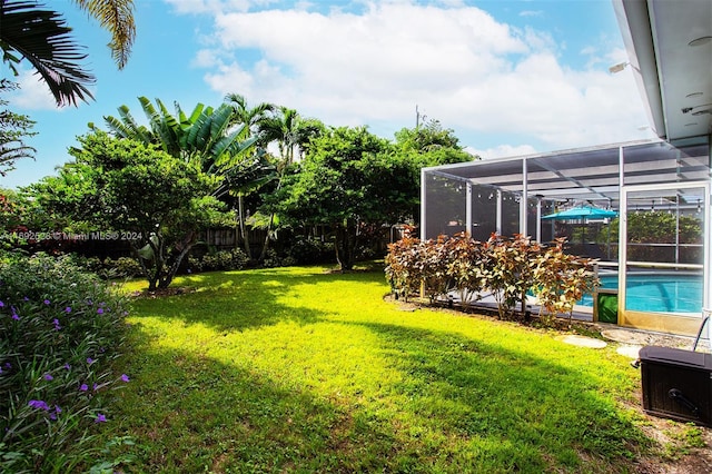 view of yard featuring a lanai and a fenced in pool